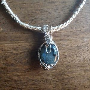 SALE✨NEW✨Labradorite Pendant Necklace